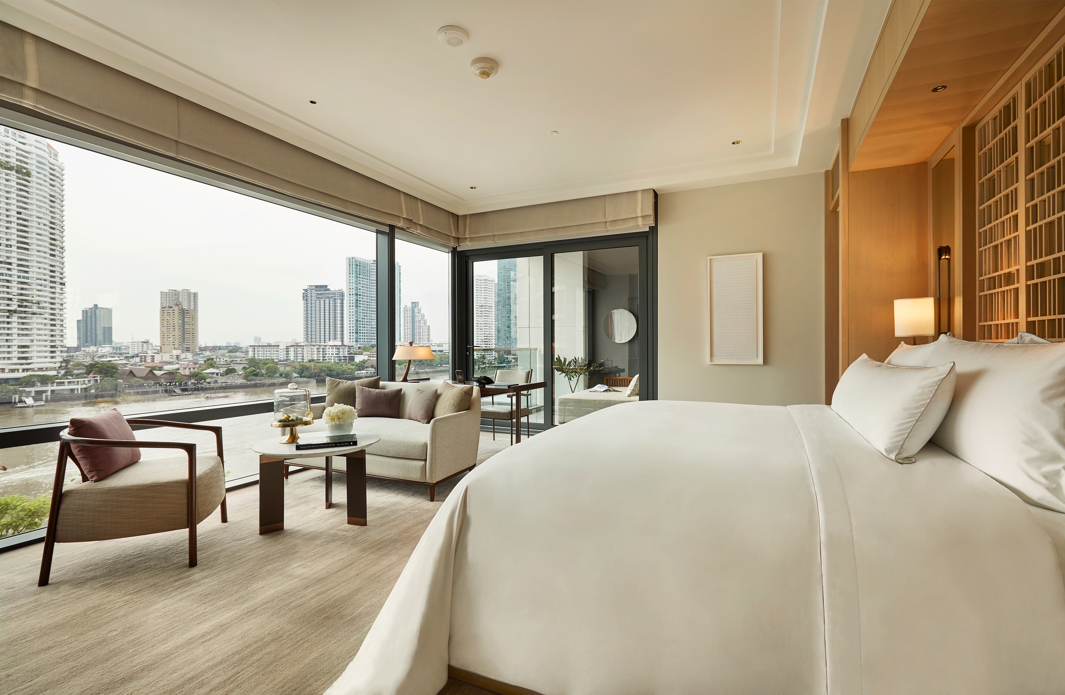 Capella-Bangkok_Riverfront-Premier_Guestroom_01-min